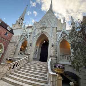 チャペルの外観でフラワーシャワーができる場所です。この外観がロマンチックでカッコ良いです