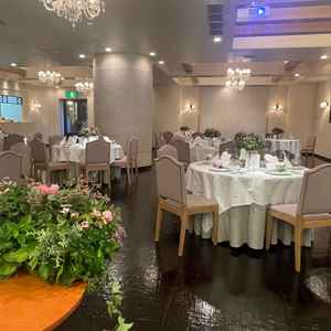 １つ目の披露宴会場は「VENT VERT」で、かわいらしさもありつつ、オシャレな印象でした。