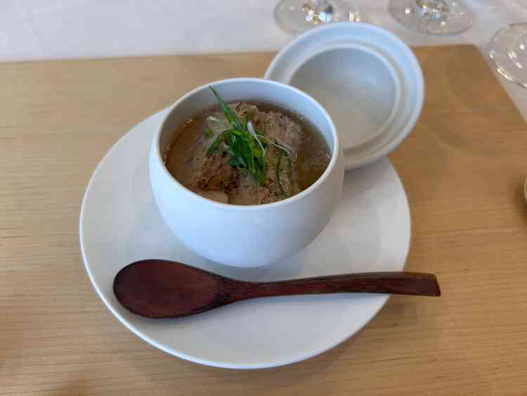 鯛のお茶漬け。地産地消を掲げ、東京都の食材にこだわっているそうです。