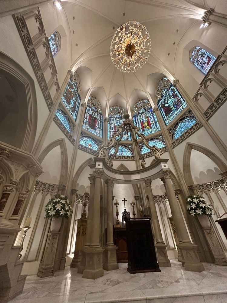 チャペル正面を引きで見た画像