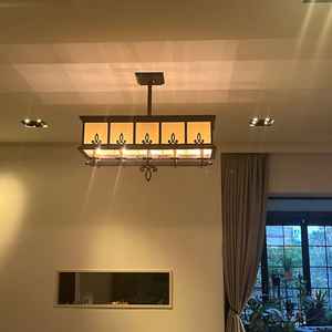 披露宴会場の照明もあまり見かけない作りになっていて、モダンな感じがした。