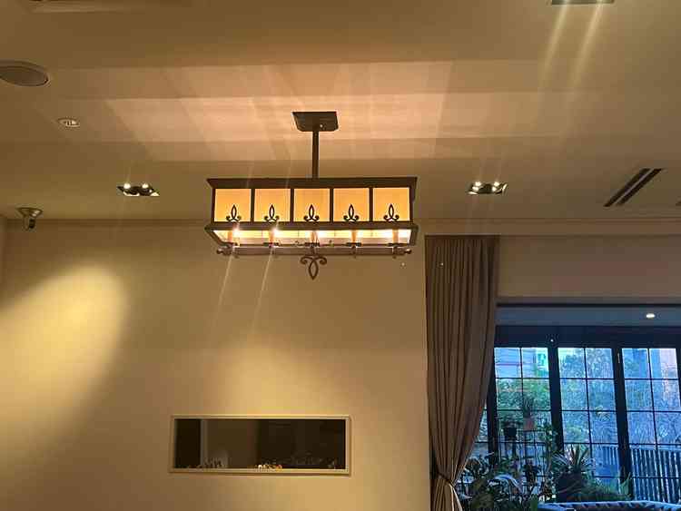 披露宴会場の照明もあまり見かけない作りになっていて、モダンな感じがした。