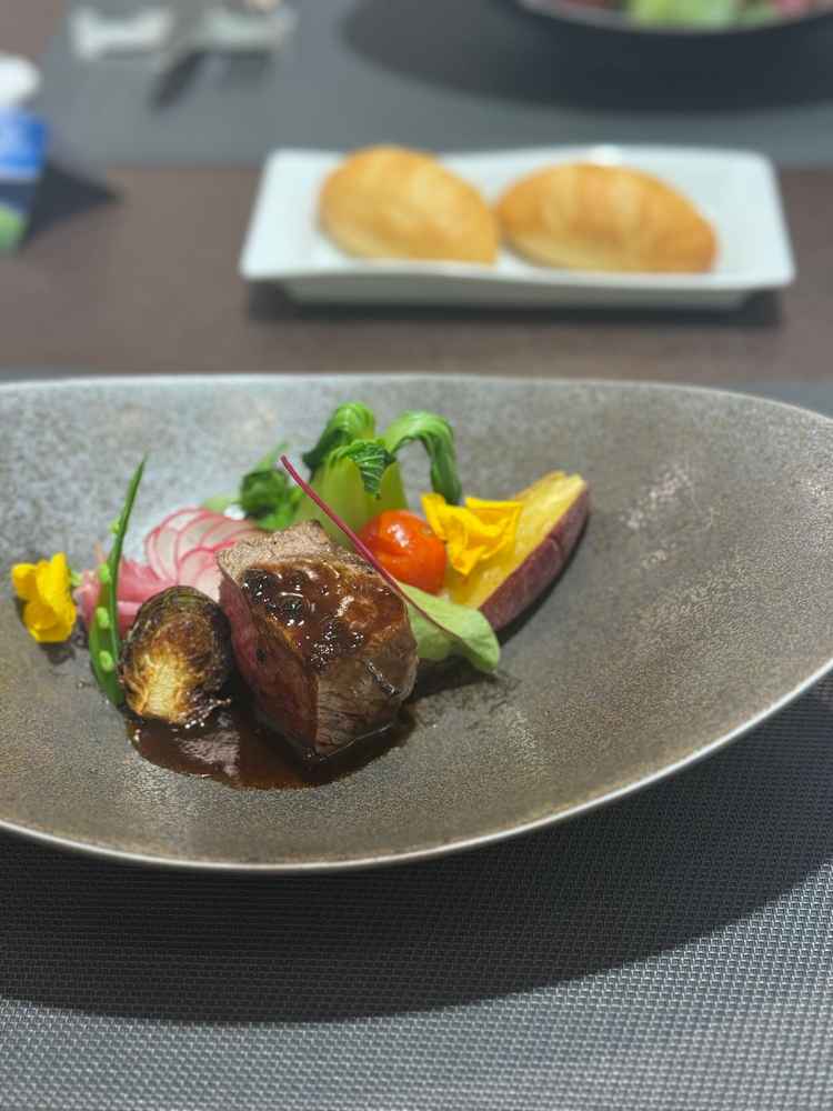 料理試食の写真。サーロインもすごく柔らかくて味付けもすごく美味しかった。