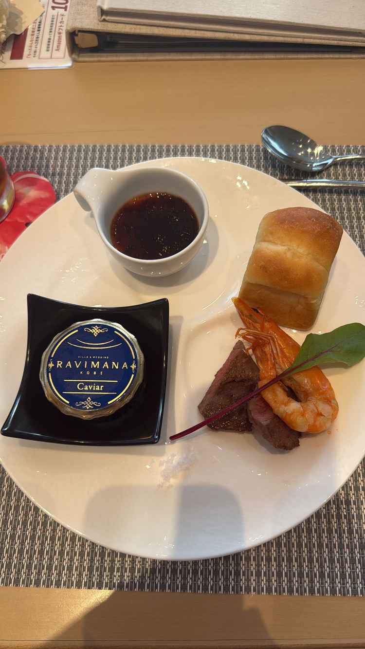 試食のメイン料理。キャビアやフォアグラなど高級食材が使われていてとても贅沢で美味しかったです。
