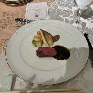 お料理の試食です。和食のメインだった記憶です。