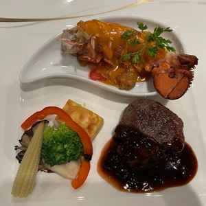 3皿試食したうちの一皿。豪華な上においしい。