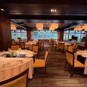 披露宴会場は、とても落ち着きのあるアットホームな会場でした。