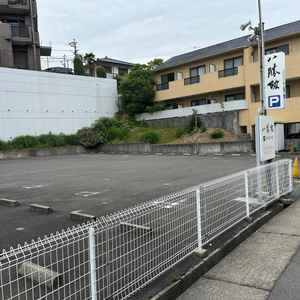 玄関すぐ近くに広い駐車場があり、とめやすい。看板もでているので、すぐわかりました。