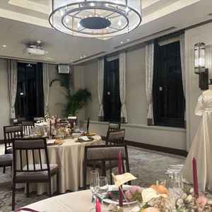 家族用の少人数の披露宴会場。モニカというお部屋で30名ほど入るようです。