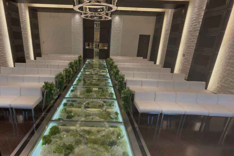 チャペルは茶色と緑と白のコントラストが良かったです