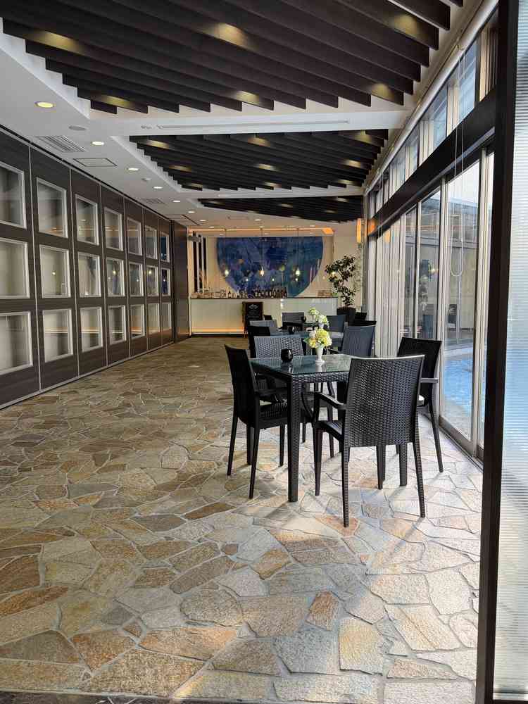 フラワーシャワーができるところ。チャペルを囲んで一周できる。