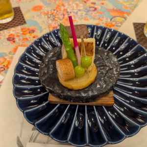焼き物八寸。石焼ステーキやお魚がセットとなっているもの。非常に満足度が高い品。
