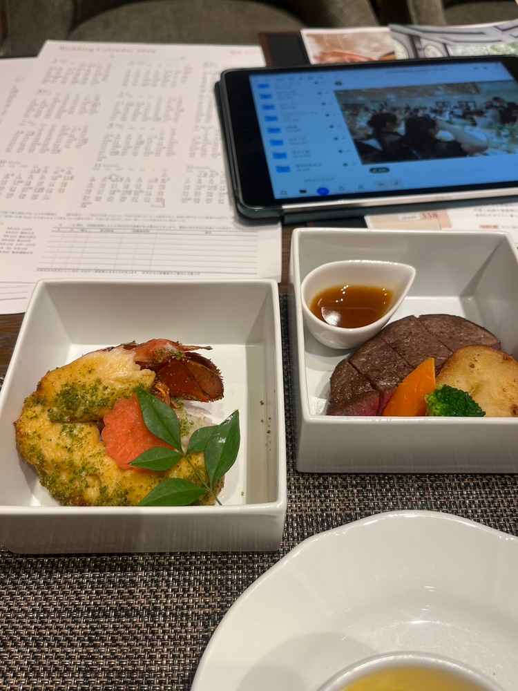 お肉はとても柔らかくオマール海老は濃厚で食べ応えがある。ゲストが大満足できるクオリティだと思う。