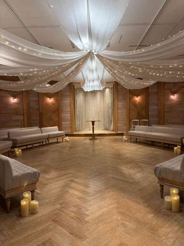 挙式会場。自分好みに装飾などアレンジが可能とのことでした。