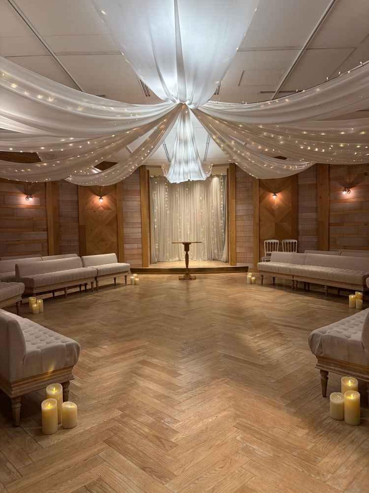 挙式会場。自分好みに装飾などアレンジが可能とのことでした。