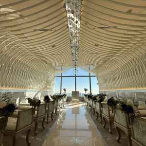 挙式会場（明るくい空間）