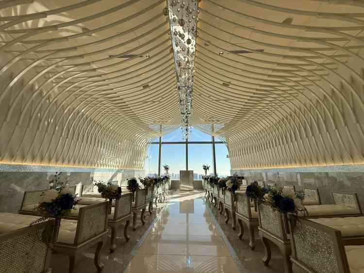 挙式会場（明るくい空間）