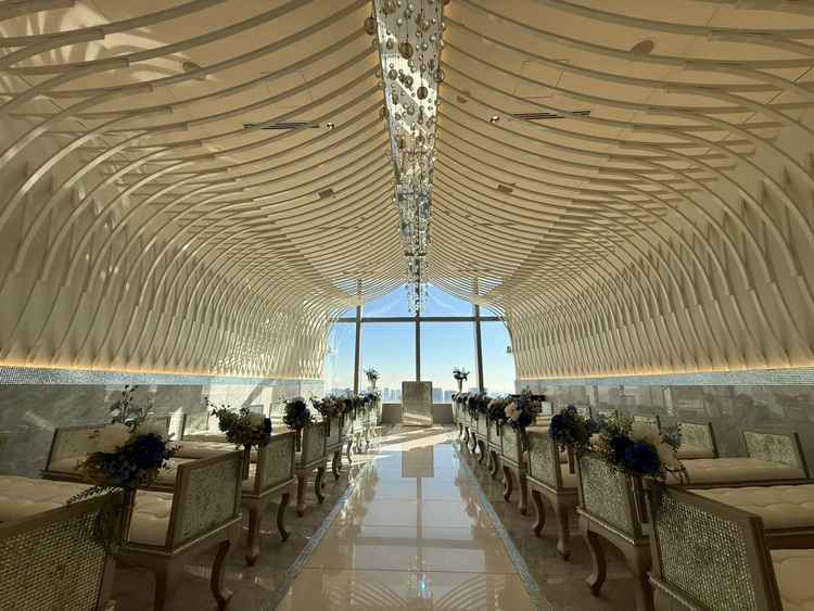 挙式会場（明るくい空間）