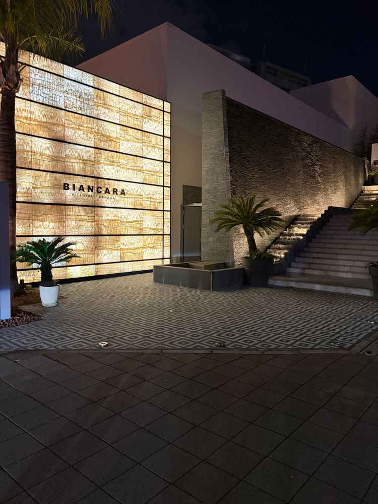 外観はシンプルで写真映えする。