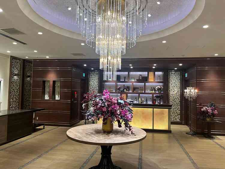 披露宴会場前のスペース。豪華な雰囲気でした