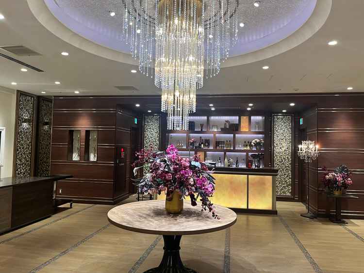 披露宴会場前のスペース。豪華な雰囲気でした