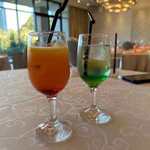 出されたドリンク。披露宴会場を意識していたりと綺麗なグラデーションだった。
