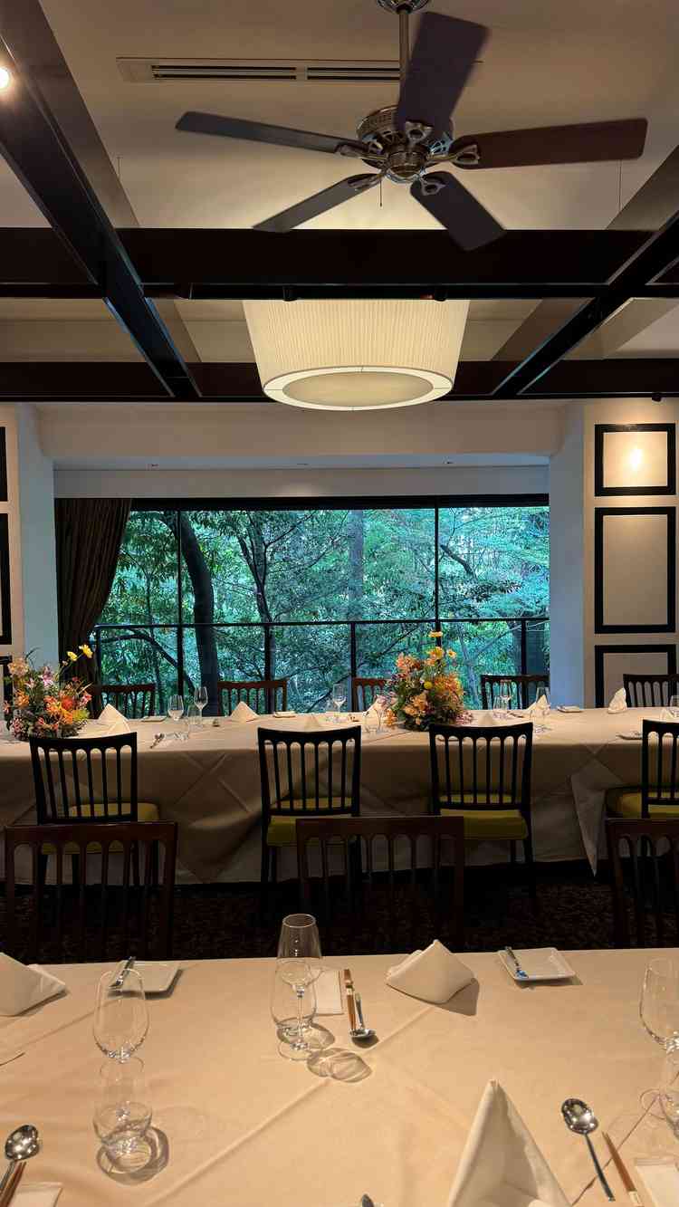 縦長の会場でした。こじんまりしていてゲストの距離と近くてよかったです。