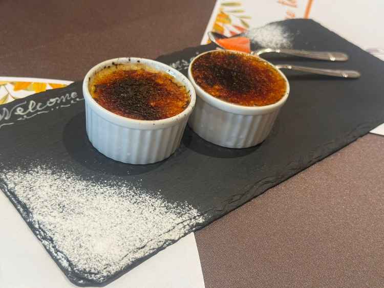 デザートのクレームブリュレです。デザートビュッフェにも出せるものだそうです。