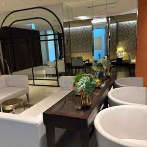 ウェルカムパーティの会場。席数がたくさんありゲストがゆったりすごせそう。