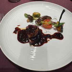 お肉がとても美味しかった。ソースもトリュフがあしらわれトリュフが強すぎない点もよかった。