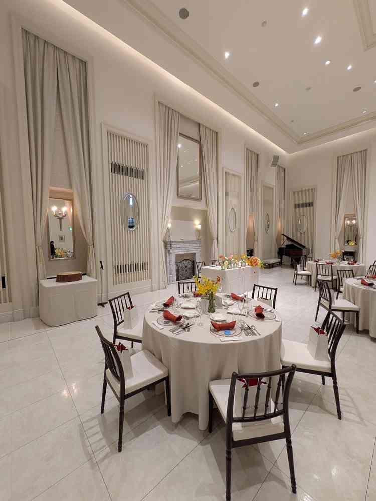 披露宴会場の高砂