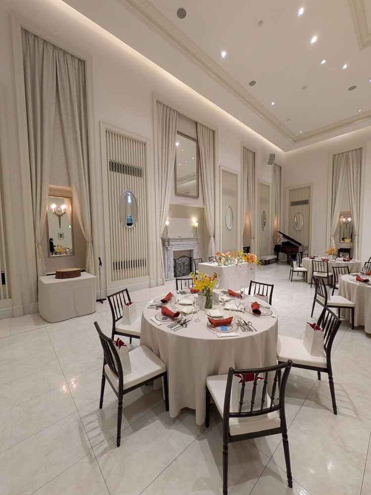 披露宴会場の高砂