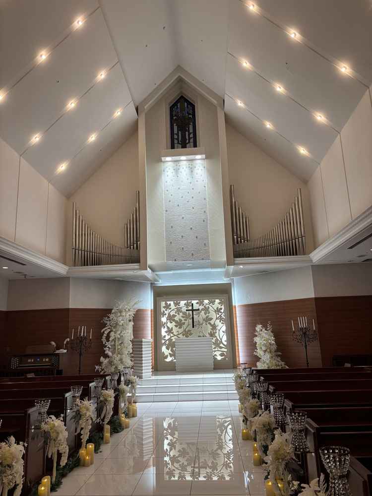 チャペル。天井が高く広々と感じます。