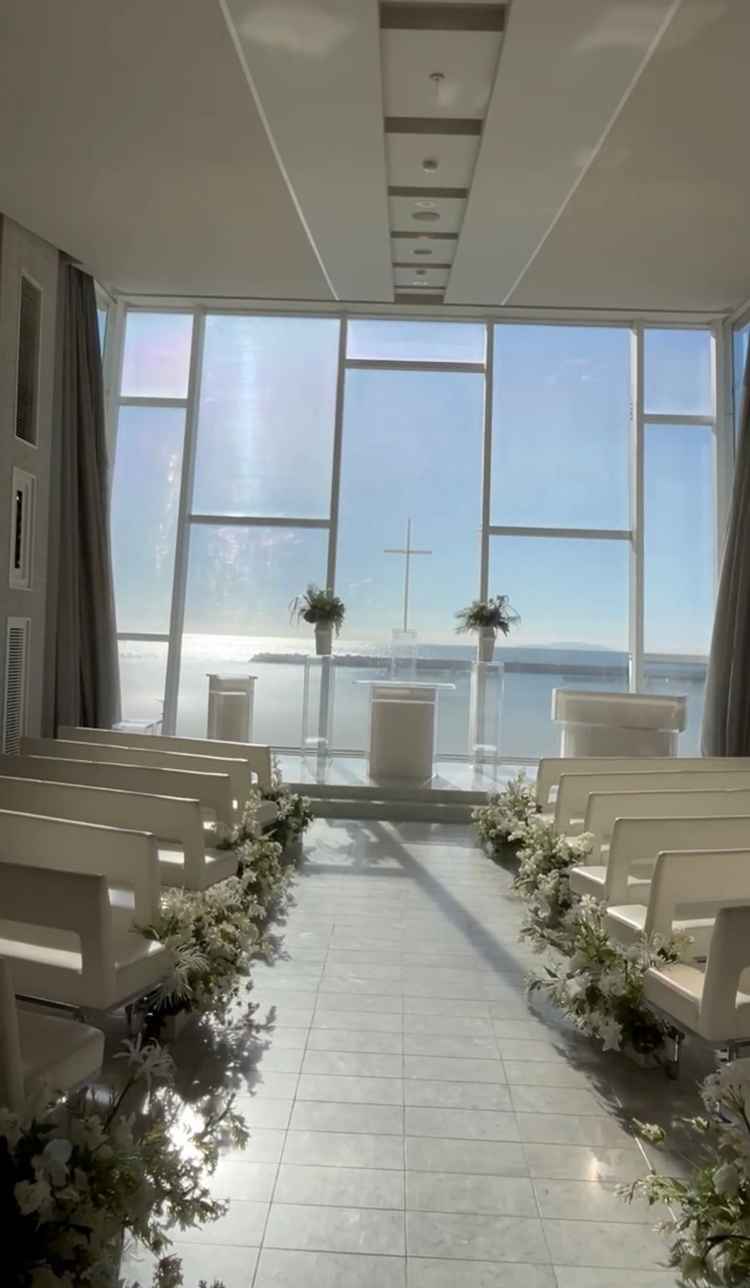 チャペルのカーテンが開けた時