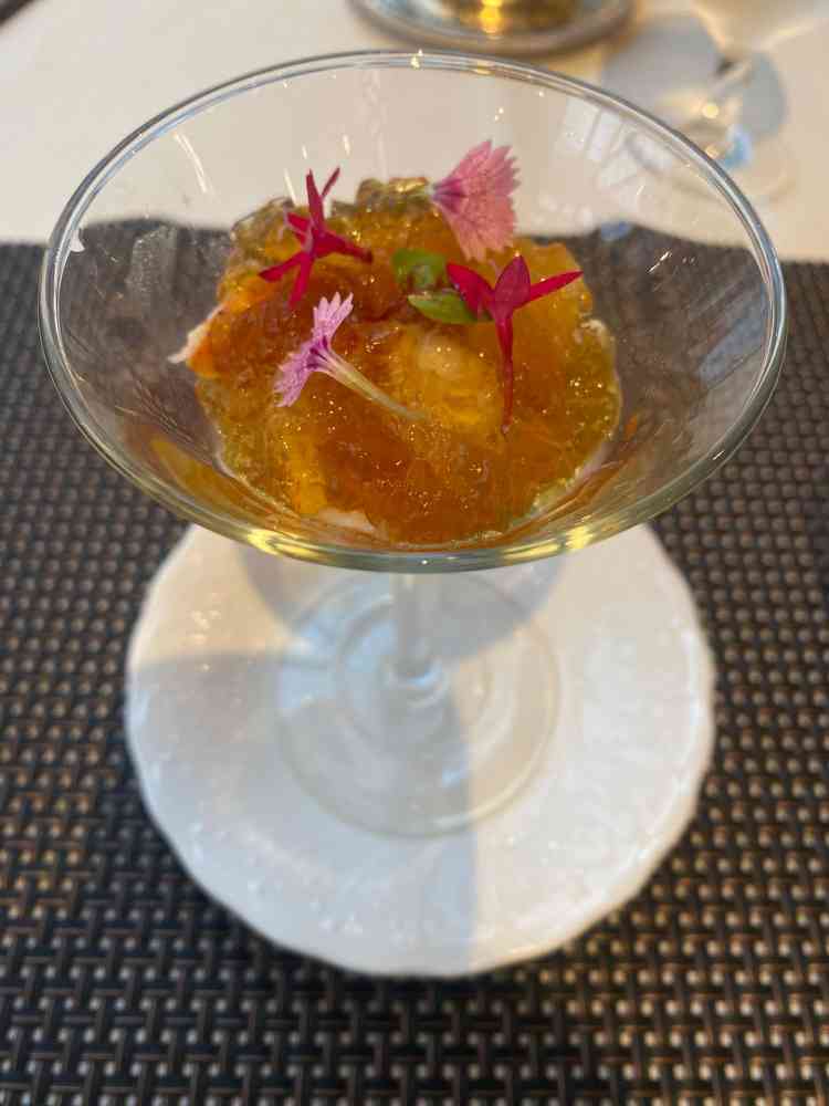 試食会にていただいた前菜です。どれも美味しかったのですが特にコンソメジュレはお気に入りです。