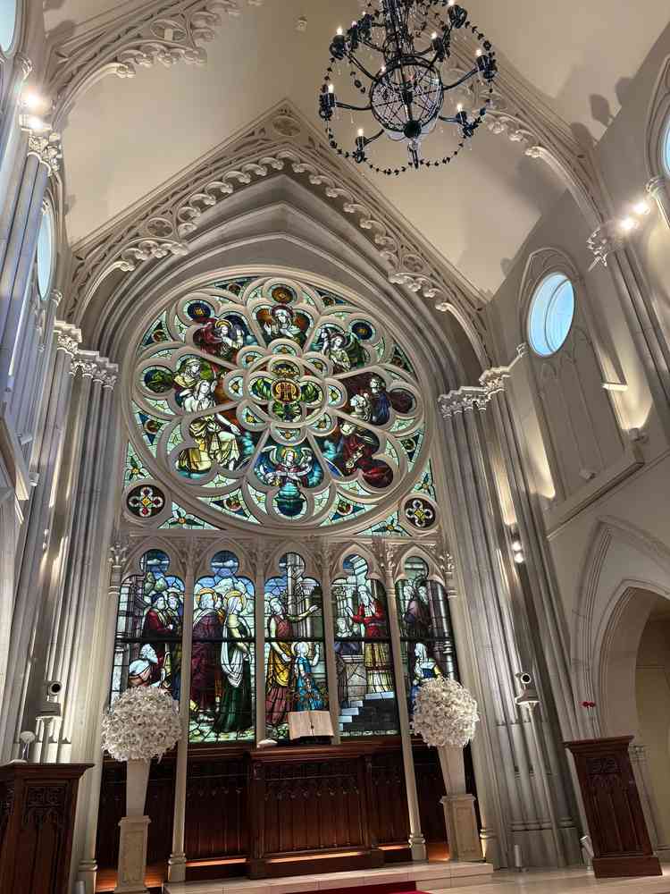関東最大級のステンドグラスを使用したチャペル