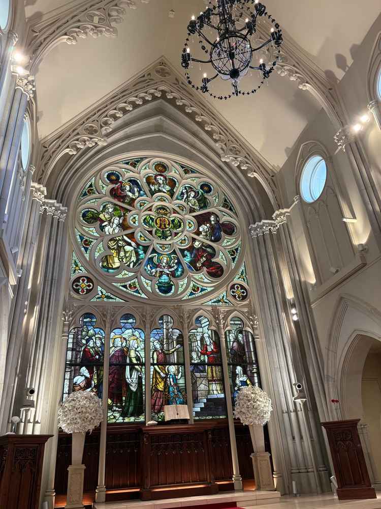 関東最大級のステンドグラスを使用したチャペル