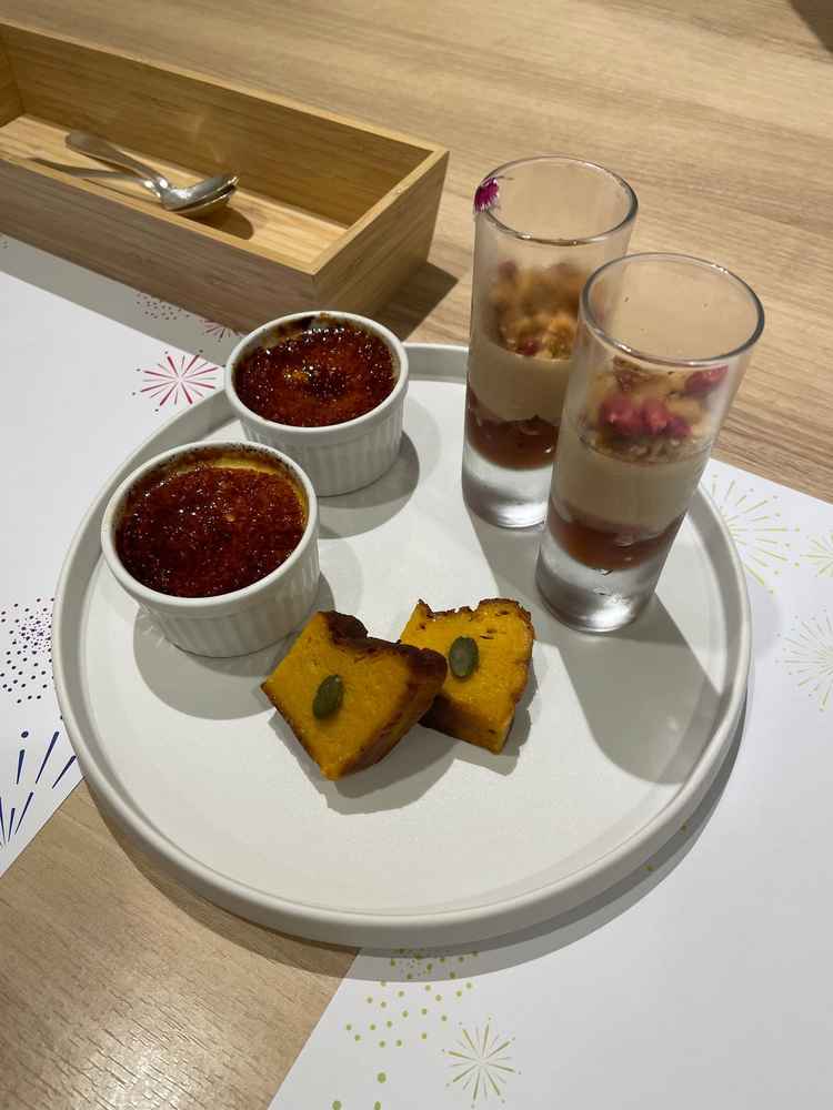 とても美味しいデザート。足の悪い義母がいるのでビュッフェじゃ無い方が良い。