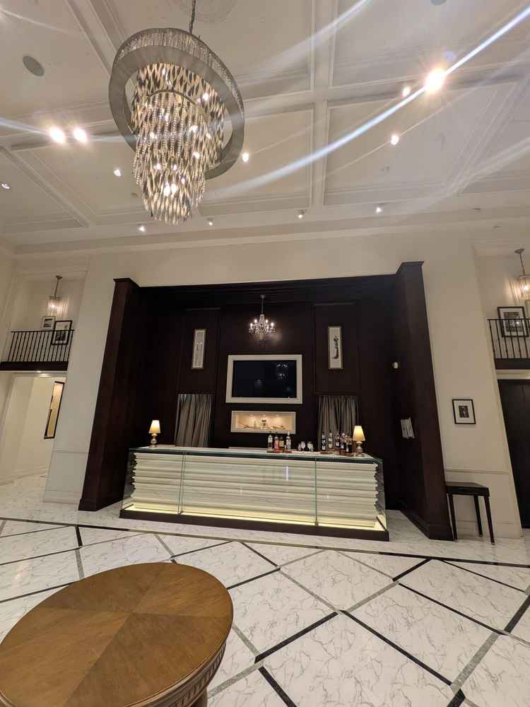 ウェルカムスペースのバーカウンター。本格的なカクテルを提供してもらえるそうです。