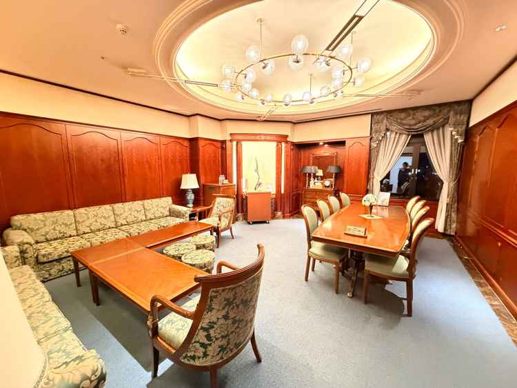 親族控え室が広く、宮殿のような格式高い雰囲気で落ち着きます