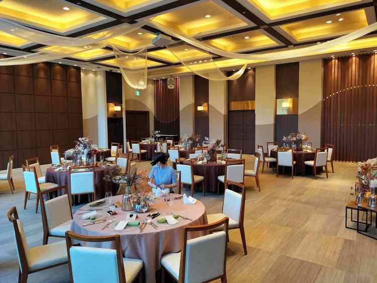 披露宴会場は2種類ありましたが、1種類の見学でした。