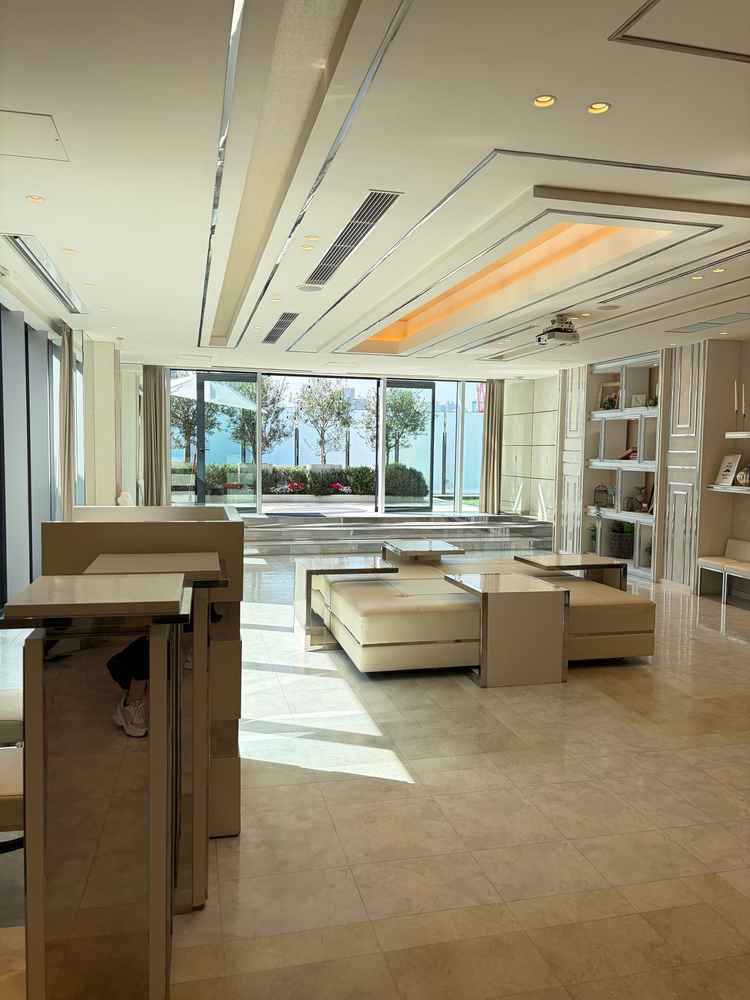 ゲスト様の待合！ウェルカムドリンクとか飲めるところです！