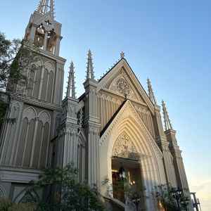 ゲストがチャペルへ向かうまでの導線から見える大聖堂