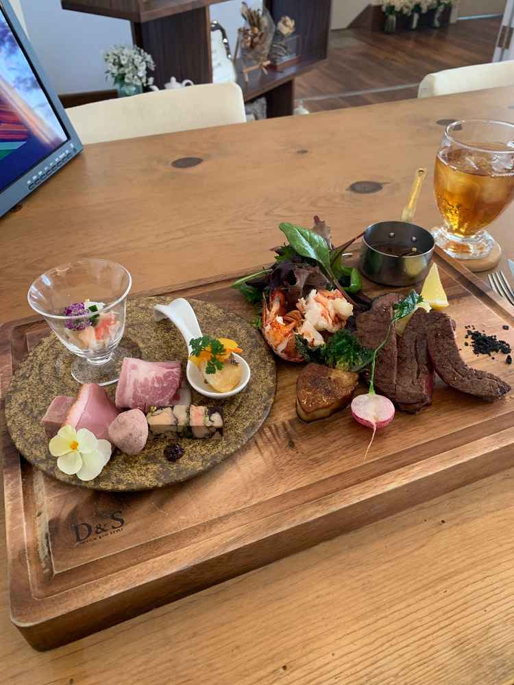 ワンプレートでの試食のご提供。1品1品がとても丁寧に作られていて見た目だけでなくお味も大満足でした。