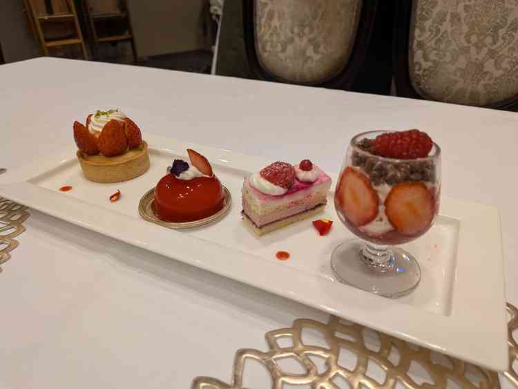 季節のデザート。種類が豊富でとても美味しかった。