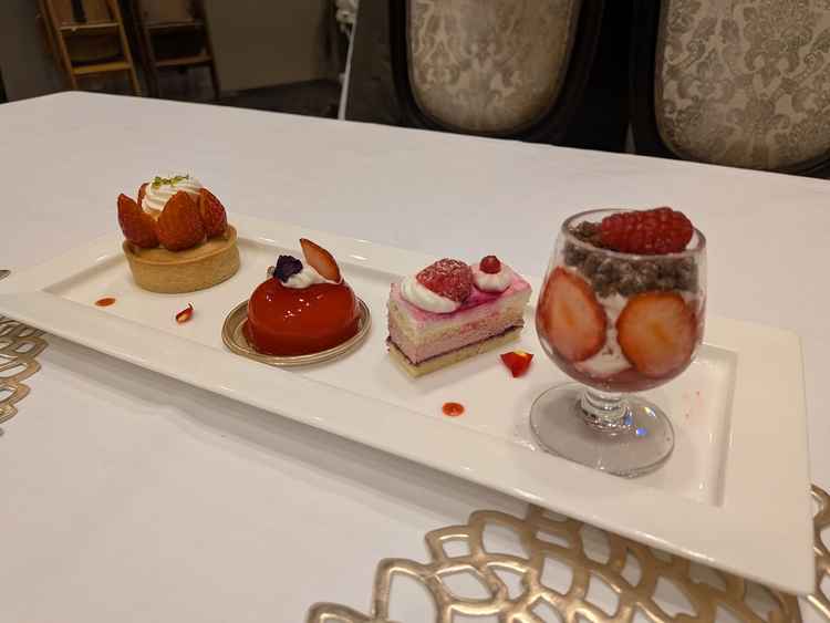 季節のデザート。種類が豊富でとても美味しかった。