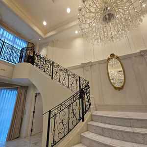 やや女性好みの披露宴会場。男の私からするとやや苦手。