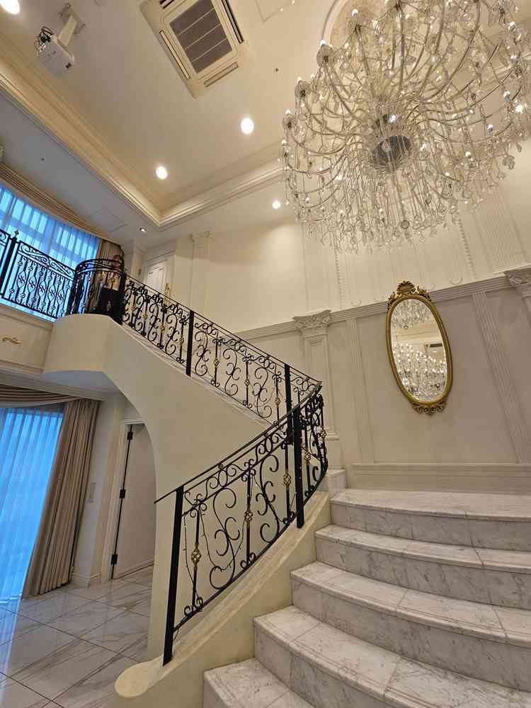 やや女性好みの披露宴会場。男の私からするとやや苦手。