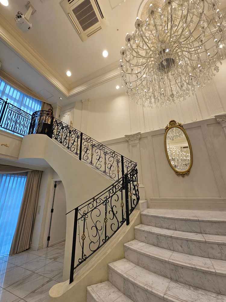 やや女性好みの披露宴会場。男の私からするとやや苦手。