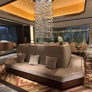 待合スペースが広々としていて、ゆったりと待てそうです。貸切会場ならではの飾り付けも可能とのことです。